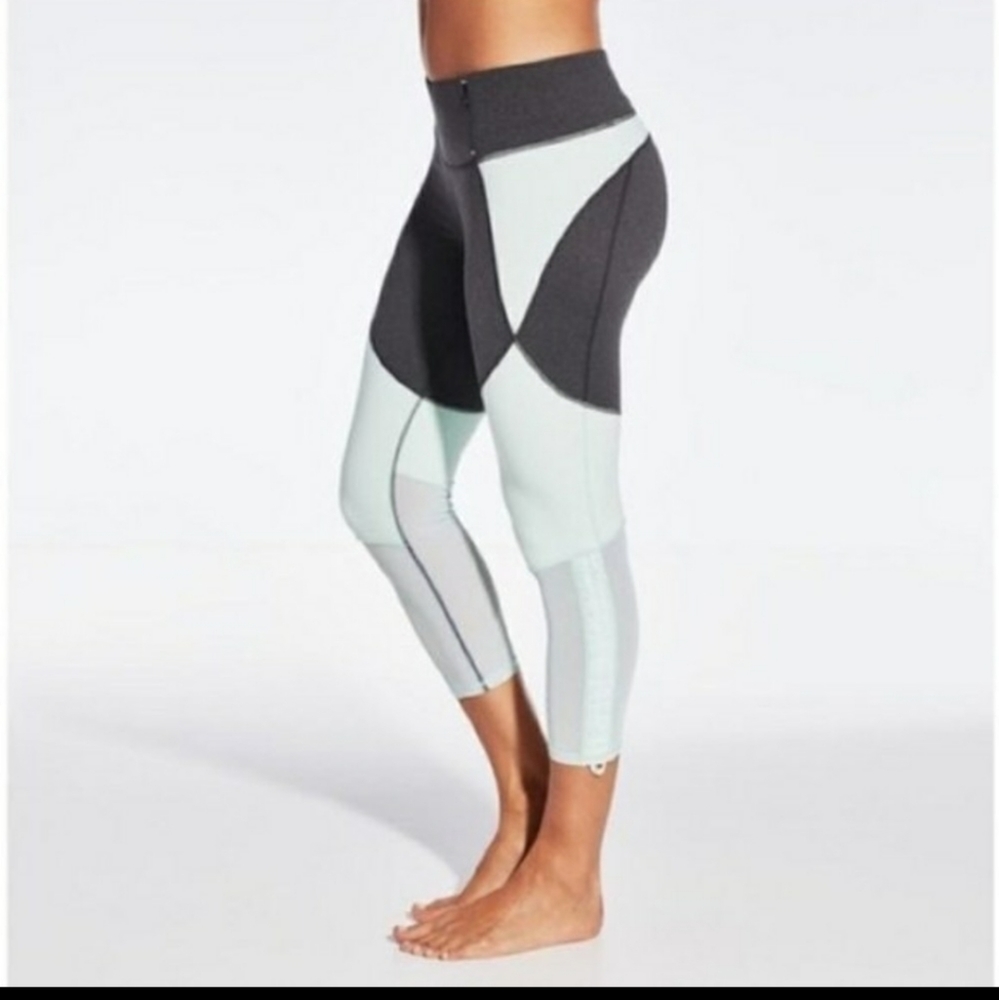 Calia by Carrie Underwood Essential 7/8 Leggings